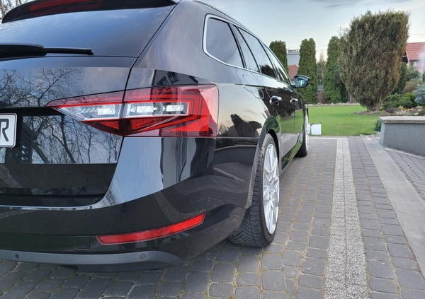 Skoda Superb cena 69900 przebieg: 132306, rok produkcji 2015 z Józefów małe 742